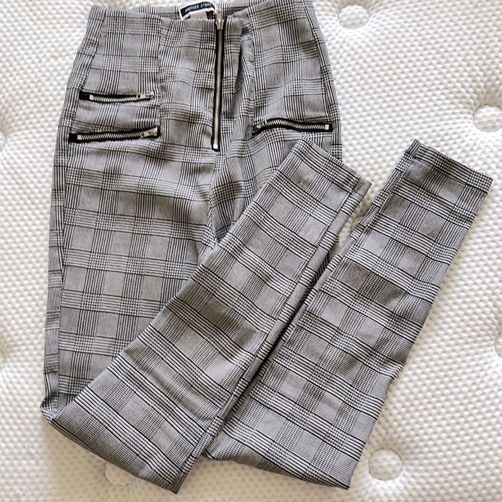 Five pairs of used leggings